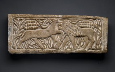 Løve angriper en antilope, fra Egypt (kalkstein) av Coptic Coptic