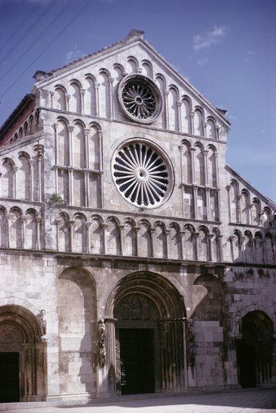Fasade av katedralen av Croatian School