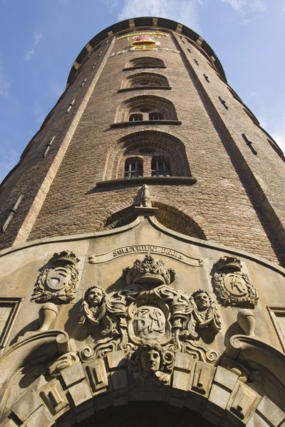 Utvendig utsikt over tårnet, ferdigstilt 1643 av Danish School
