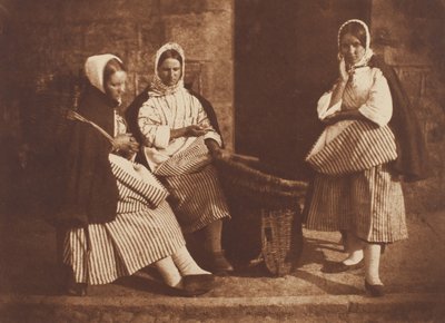 Mrs. Logan and Two Unknown Women, Newhaven, 184347, trykt ca. 1916. Skapere: David Octavius Hill, Robert Adamson, Hill & Adamson. av Hill and Adamson