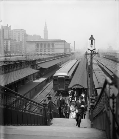 Ankomst til Chicago fra forstedene, ca. 1907 (s/hvitt-bilde) av Detroit Publishing Co.