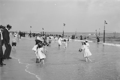 Beach Scene, Rockaway, New York City, USA, ca. 1905 av Detroit Publishing Co.