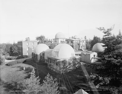 Observatory, Harvard College, ca. 1900 (s/hvitt-bilde) av Detroit Publishing Co.