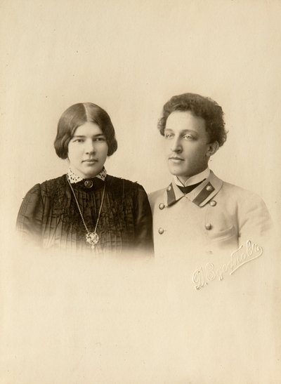 Portrett av poeten Alexander (Alexandre) Aleksandrovich Blok (1880-1921) med sin kone. Silver Gelatin Photography av Dmitri Spiridonovich Zdobnov (slutten av 1800-tallet) av Dmitri Spiridonovich Zdobnov