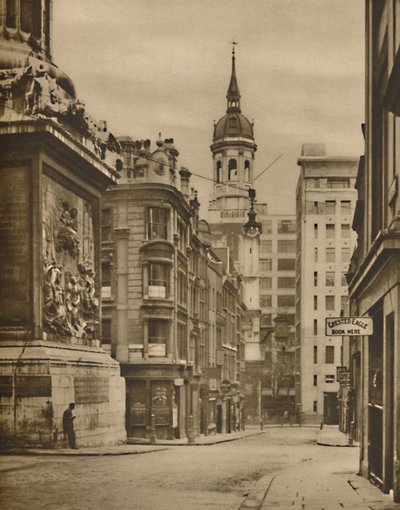 Ved foten av Monumentet til Fish Street Hill, c1935. av Donald McLeish