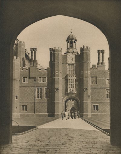 Base Court, den første firkanten av Wolseys Palace, c1935. av Donald McLeish