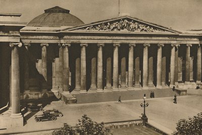Colonnaded front of British Museum på stedet for Old Montague House, c1935. av Donald McLeish