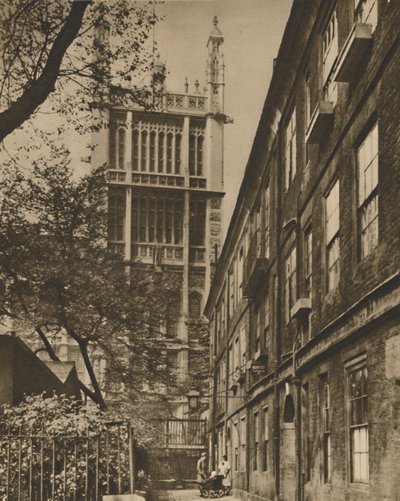 Pinnacled Tower of the Records Office fra Cliffords Inn, c1935. av Donald McLeish