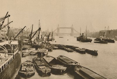 Frakt i Pool of London: A Vista fra London Bridge til Tower Bridge, c1935. av Donald McLeish
