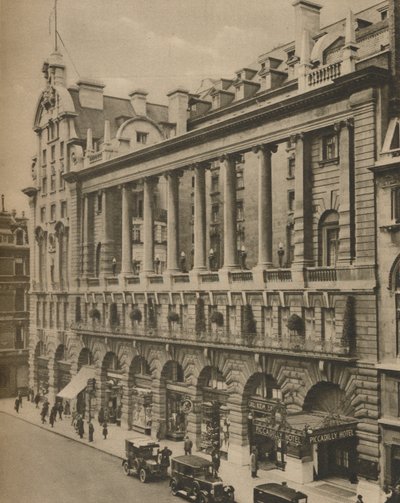 Sørfronten av Piccadilly Hotel, reist i 1908, c1935. av Donald McLeish