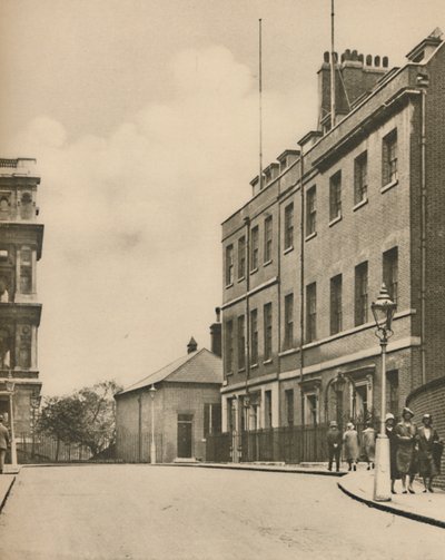 West End of Downing Street, nr. 10 og et glimt av utenrikskontoret, c1935. av Donald McLeish