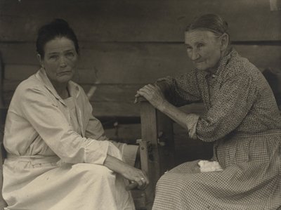 [Arminda tante Mindy Anderson Curtis, og venn], 1930-1934 (platinatrykk) av Doris Ulmann