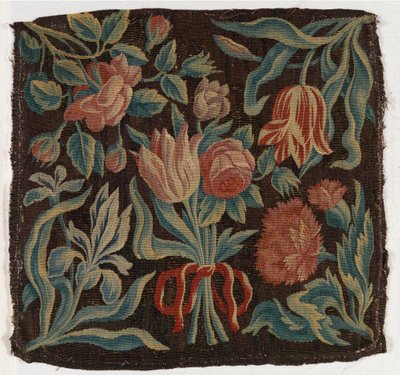 Putetrekk av billedvev som viser tulipaner etc., Laget muligens i Holland av Dutch School