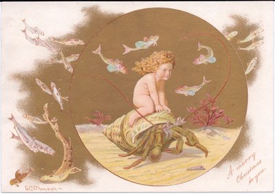 Et viktoriansk julekort av en eremittkrabbe i et skjell som blir ridd av en vannmasse omgitt av en stim av fisk, av Gertrude Thompson, ca. 1895 (farge litho) av E. Gertrude Thompson
