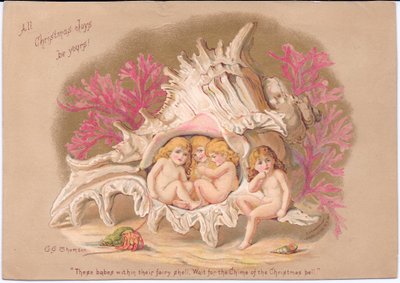 Et viktoriansk julekort med fire vannbabyer som sitter inne i et Ramose Murex-skall, mot en bakgrunn av koraller og en eremitt som er stappet inne i skallet, av Gertrude Thompson, ca. 1895 (farge litho) av E. Gertrude Thompson