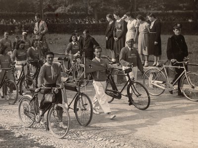 Album "PNF (National Fascist Party)": dopolavoristica sykkelutflukt (s/hvitt bilde) av E. Montesi