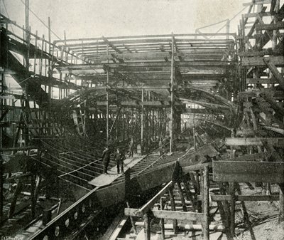 The Building of a War-Ship: En førsteklasses cruiser på gang ved Thames Ironworks, c1897 av E. and S. Woodbury
