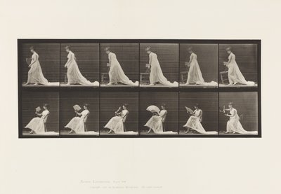 Plate 242. Plassere stol, sitte og flørte en vifte, 1885 av Eadweard Muybridge