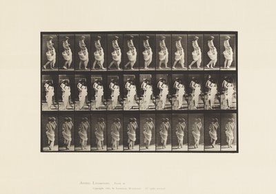 Plate 35. Gående, bærende barn av Eadweard Muybridge