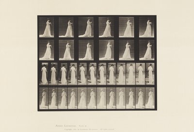 Plate 39. Gående, hender engasjert i strikking, 1872-1885 av Eadweard Muybridge