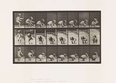 Tallerken 477. Barn, bøye seg, løfte en beger og drikke av Eadweard Muybridge