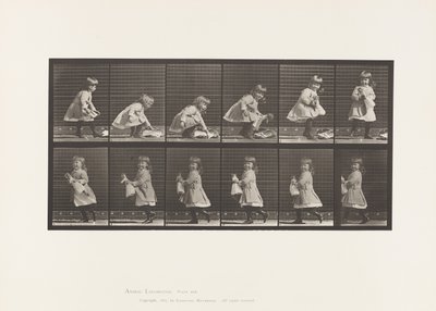 Plate 481. Barn, løfte en dukke, snu og gå av, 1885 av Eadweard Muybridge