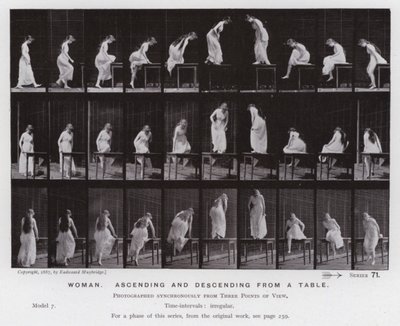 Den menneskelige figuren i bevegelse: Kvinne, som stiger opp og ned fra et bord (s/hvitt-bilde) av Eadweard Muybridge