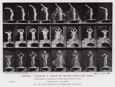 The Human Figure in Motion: Kvinne, porerer et basseng med vann over hodet hennes (s/hvitt-bilde) av Eadweard Muybridge