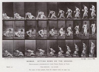 Den menneskelige figuren i bevegelse: Kvinne som setter seg på bakken (s/hvitt-bilde) av Eadweard Muybridge