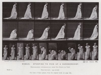 Den menneskelige figuren i bevegelse: Kvinne som bøyer seg for å plukke opp et lommetørkle (s/hvitt-bilde) av Eadweard Muybridge