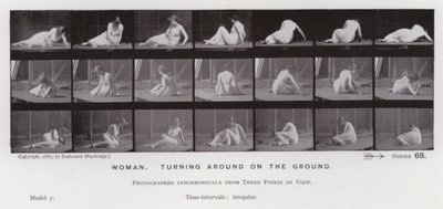 Den menneskelige figuren i bevegelse: Kvinne som snur seg på bakken (s/hvitt-bilde) av Eadweard Muybridge