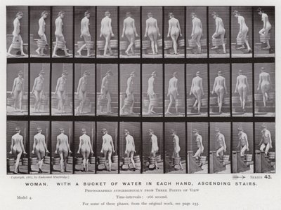 Den menneskelige figuren i bevegelse: Kvinne, med en bøtte med vann i hver hånd, stiger opp trapper av Eadweard Muybridge