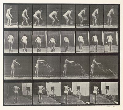Kvinne kaster en bøtte med vann, plate 401 fra 