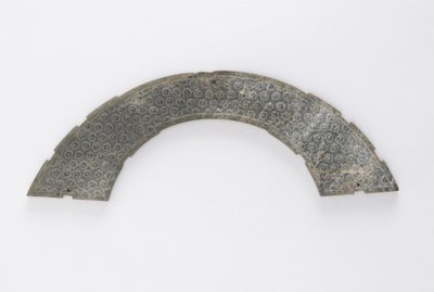 Tynn plakett skåret i sirkelbue, av typen huang, Changsha, Hunan-provinsen, 4.-3. århundre f.Kr. (jade) av Eastern Zhou Dynasty Chinese School
