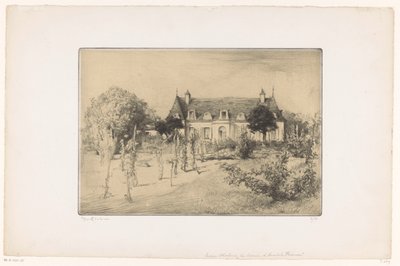 Utsikt over en hage nær et hus La maison d