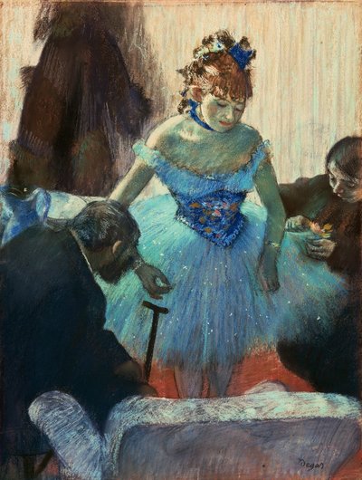 En ballettdanser i garderoben sin (pastell på papir) av Edgar Degas
