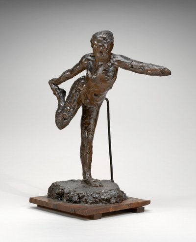 Danser holder høyre fot i høyre hånd, muligens 19001911. av Edgar Degas