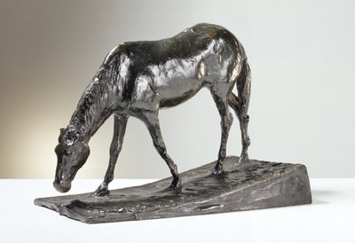 Hest ved Trough (bronse) av Edgar Degas