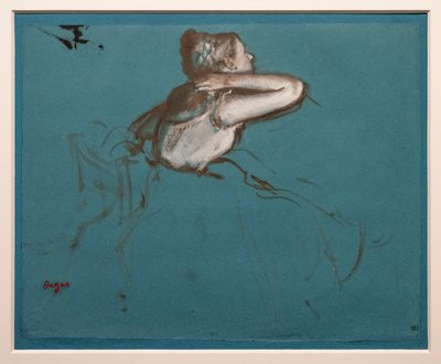 Sittende danser vendt mot høyre (studie for den sittende figuren til «Repetition de ballet sur la scène»). 1873. Olje og maling har essens på papir av Edgar Degas