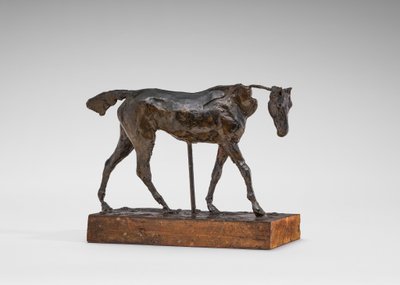 Fullblods hestevandring, en del av halsen mangler, tidlig på 1870-tallet. av Edgar Degas