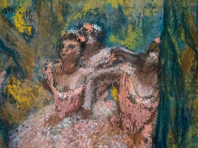 Tre dansere i lakseskjørt (detalj). 1904-1906. Pastell på maruflepapir på papp. av Edgar Degas