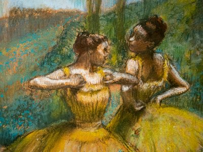 To dansere i gult (detalj). Rundt 1896. Pastell og kull på to papirstrimler. av Edgar Degas