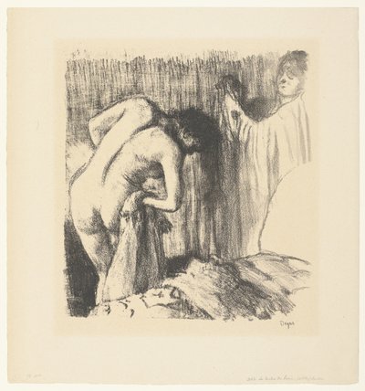 Kvinne tørker av etter badet og får klær fra kvinnen La Sortie du bain av Edgar Degas