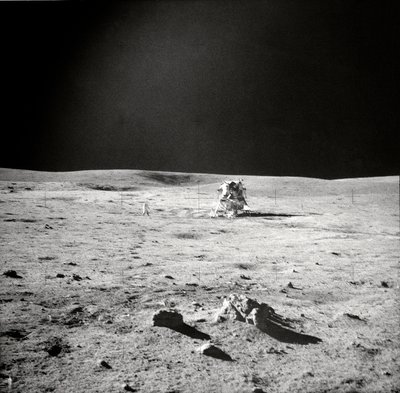 Apollo 14 EVA View, måneoverflate, 1971. av Edgar Mitchell