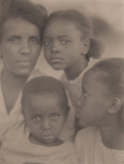 Portrett av en familie av Edith R. Wilson
