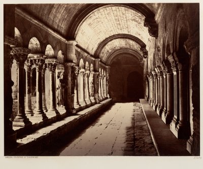Arles, klostergården ved Saint-Trophime av Édouard Baldus