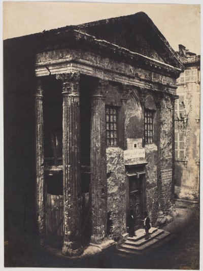 Fasade, Augustus og Livia-tempelet, Vienne, 1851. av Édouard Baldus