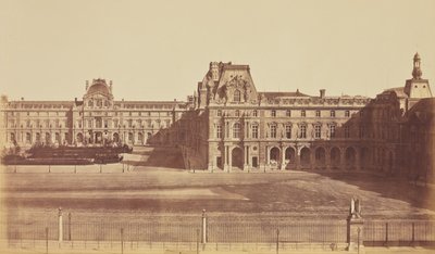 Cour Napoléon sett fra Tuileriene, Louvre, Paris av Édouard Baldus