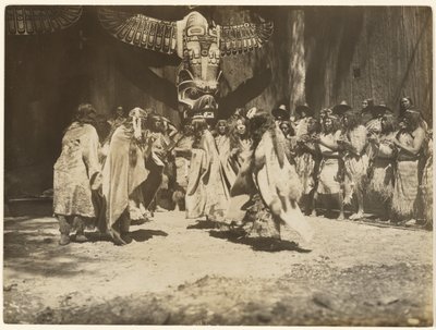 [Naida danser Livets og dødens dans] av Edward S. Curtis