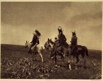 Et vellykket raid for hester. Apsaroke var en av de mest fremmede stammene å frykte, og deres historier om plyndring, mer eller mindre viktige, telles ikke lenger. Foto tatt fra bind 4 av leksikonet utgitt av Edward S. Curtis (1868-1952) på t. av Edward Sheriff Curtis